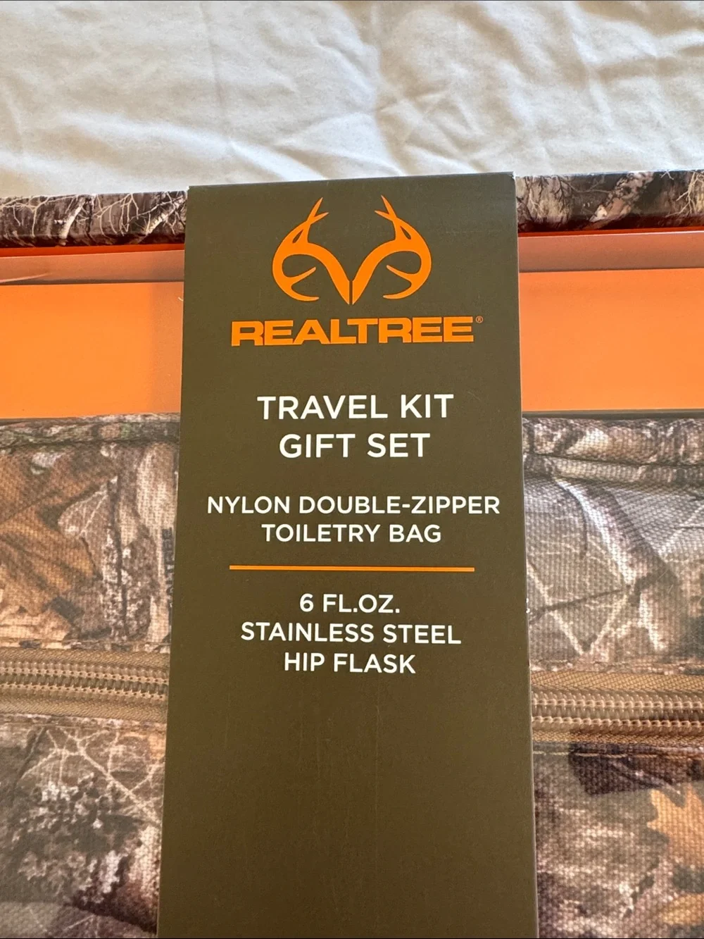 Realtree Camo Travel Gift Set with Nylon Double Zipper Toiletry Bag and Flask